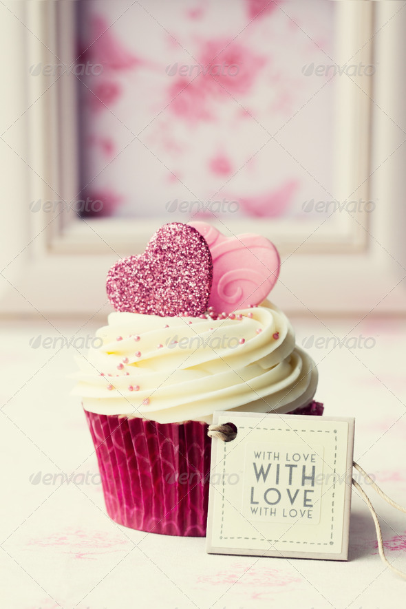 Cupcake gift with tag